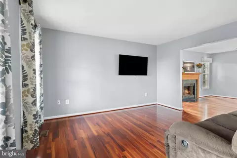 17570 Wayside Dr, Dumfries, VA 22026 photo 6