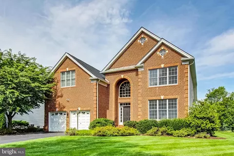 15275 Golf View Dr, Haymarket, VA 20169