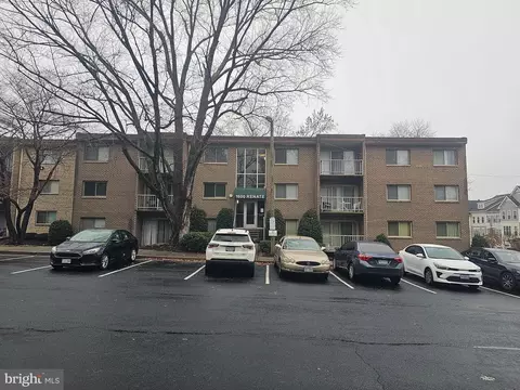 1600 Renate Dr #T-2, Woodbridge, VA 22192