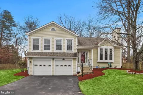 12537 Trotter Ct, Woodbridge, VA 22192