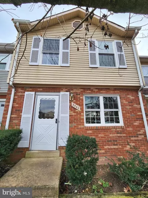 3542 Castle Hill Dr, Woodbridge, VA 22193