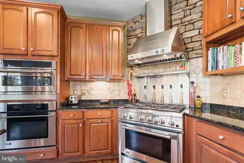 10645 Heron Ridge Ct, Manassas, VA 20112