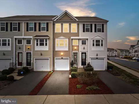 8272 Heritage Crossing Ct, Manassas, VA 20109