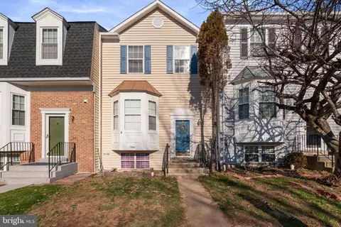 1944 Wicklow Ct, Woodbridge, VA 22191