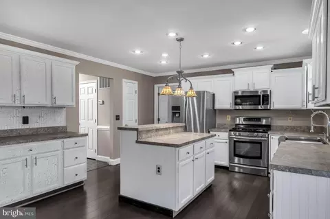 8746 Vanore Pl, Manassas, VA 20110 photo 11