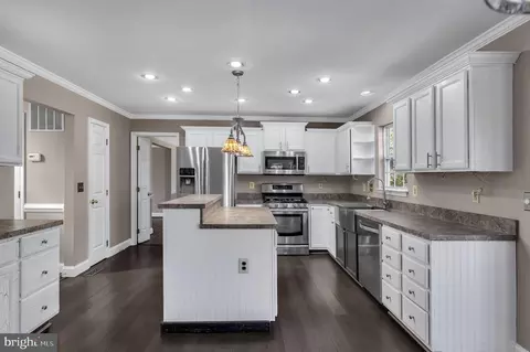 8746 Vanore Pl, Manassas, VA 20110 photo 10