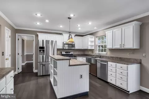 8746 Vanore Pl, Manassas, VA 20110 photo 9