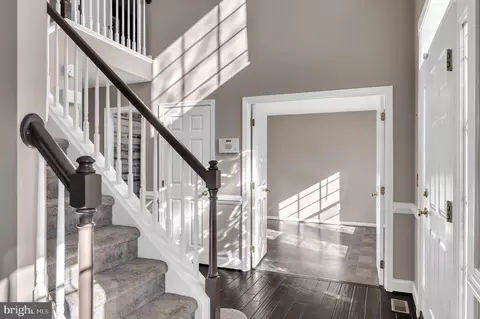 8746 Vanore Pl, Manassas, VA 20110 photo 4
