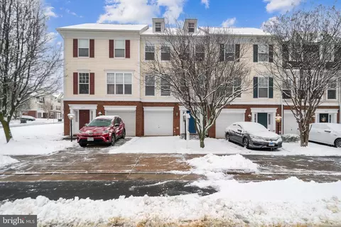 8103 Rainwater Cir, Manassas, VA 20111