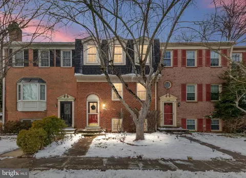 12242 Cinnamon St, Woodbridge, VA 22192