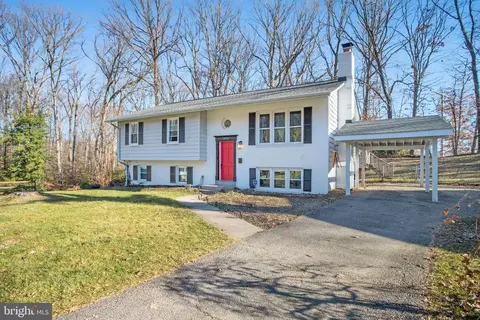 14392 Orange Ct, Woodbridge, VA 22191