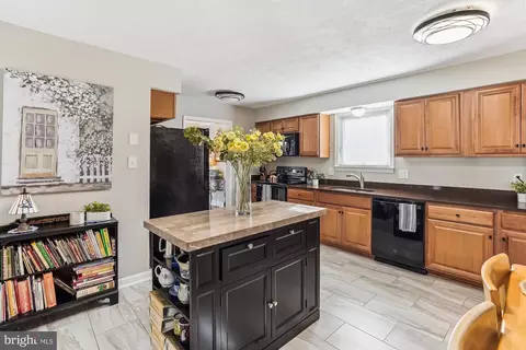4221 Avon Dr, Dumfries, VA 22025 photo 8