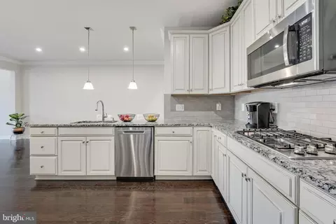 2224 Red Pine Loop, Dumfries, VA 22026 photo 6