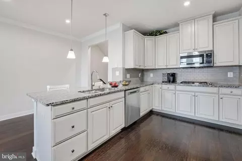 2224 Red Pine Loop, Dumfries, VA 22026 photo 8