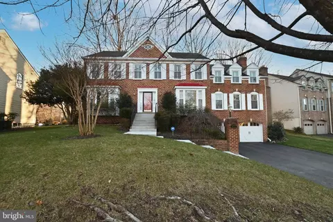 12725 Knightsbridge Dr, Woodbridge, VA 22192