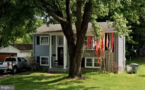 4513 Eastlawn Ave, Woodbridge, VA 22193