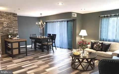 1604 Renate Dr #202, Woodbridge, VA 22192