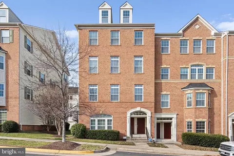 15282 Regents Park Dr, Woodbridge, VA 22191