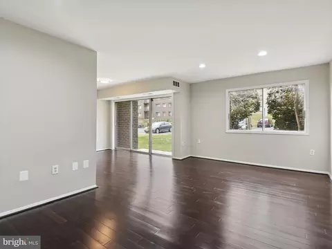 12703 Lotte Dr #104, Woodbridge, VA 22192
