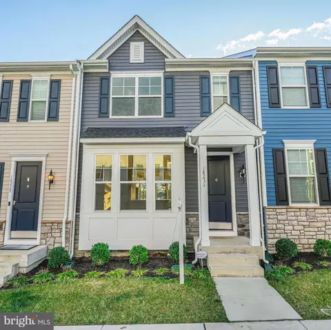 18231 Summit Pointe Dr, Triangle, VA 22172