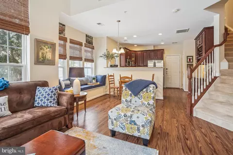 7204 Little Thames Dr, Gainesville, VA 20155 photo 5