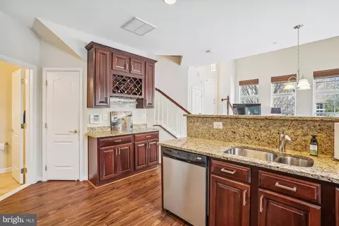 7204 Little Thames Dr, Gainesville, VA 20155 photo 11