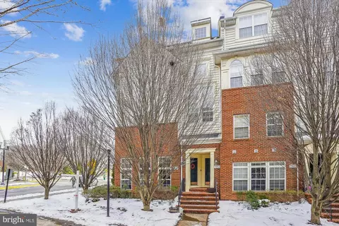 7204 Little Thames Dr, Gainesville, VA 20155