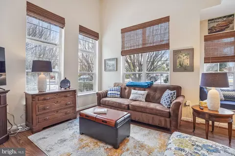 7204 Little Thames Dr, Gainesville, VA 20155 photo 4