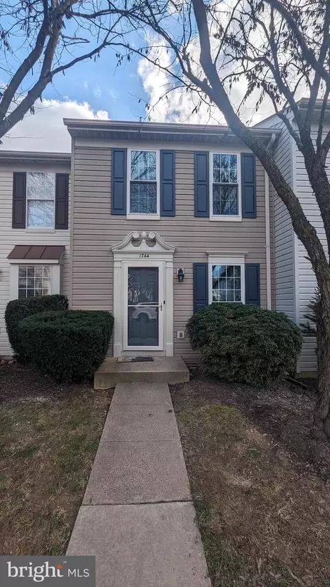 1744 Tiger Lily Cir, Woodbridge, VA 22192