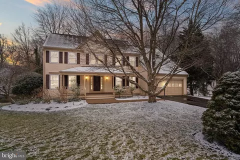 12312 Leith Ct, Woodbridge, VA 22192