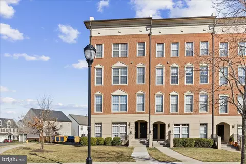 7903 Crescent Park Dr #130, Gainesville, VA 20155