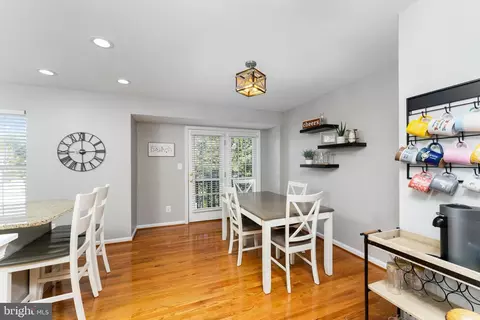 7018 Rogue Forest Ln, Gainesville, VA 20155 photo 8