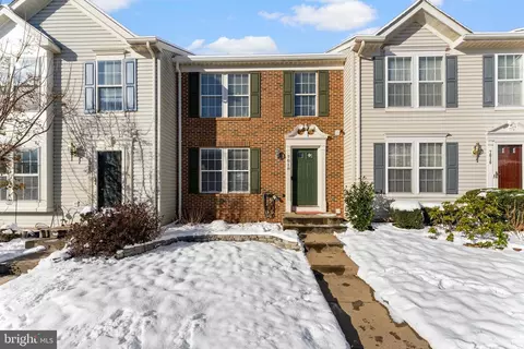 7018 Rogue Forest Ln, Gainesville, VA 20155