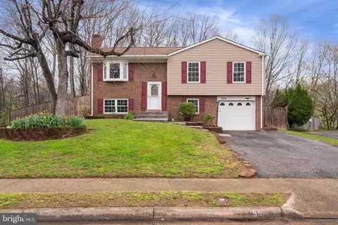 5574 Neddleton Ave, Woodbridge, VA 22193