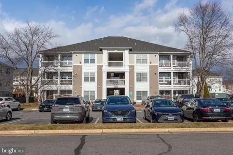 8083 Lacy Dr #303, Manassas, VA 20109