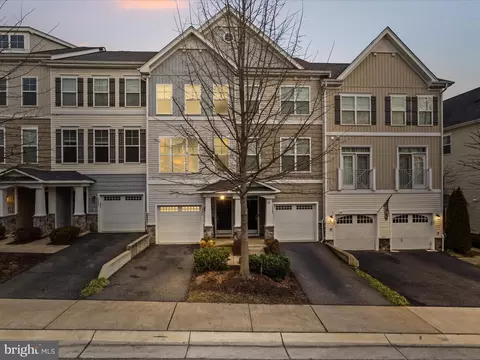 12783 Lotte Dr, Woodbridge, VA 22192