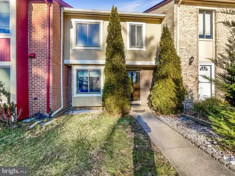2910 Cambridge Dr, Woodbridge, VA 22192