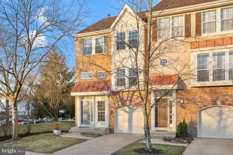 11101 Luxberry Ct, Manassas, VA 20109