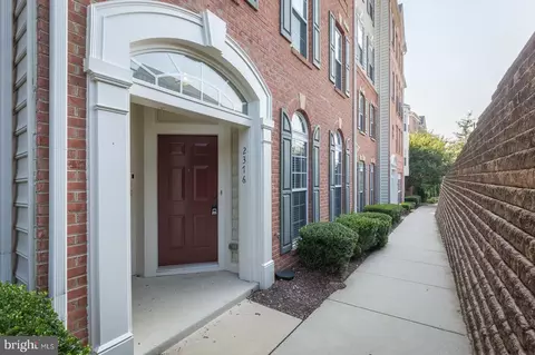 2376 Merseyside Dr, Woodbridge, VA 22191