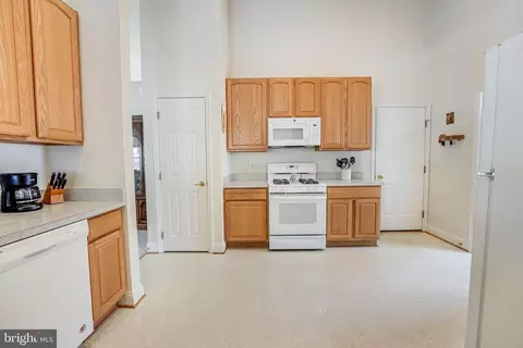Kitchen - 6848 Derby Run Way, Gainesville, VA 20155 photo 3 of 5