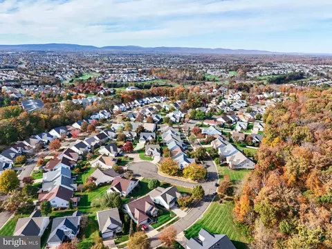 View/Area - 6848 Derby Run Way, Gainesville, VA 20155 photo 3 of 18