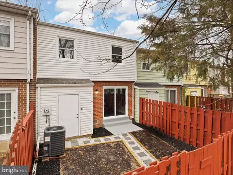 Exterior - 3023 Sigel Ct, Dumfries, VA 22026 photo 8 of 9