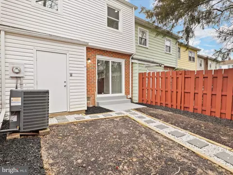 Exterior - 3023 Sigel Ct, Dumfries, VA 22026 photo 7 of 9