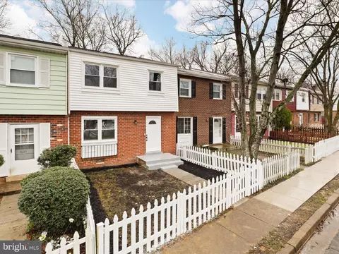 Exterior - 3023 Sigel Ct, Dumfries, VA 22026 photo 2 of 9