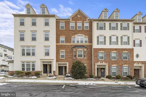 7516 Brunson Cir, Gainesville, VA 20155