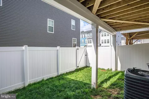 18238 Summit Pointe Dr, Triangle, VA 22172 photo 30