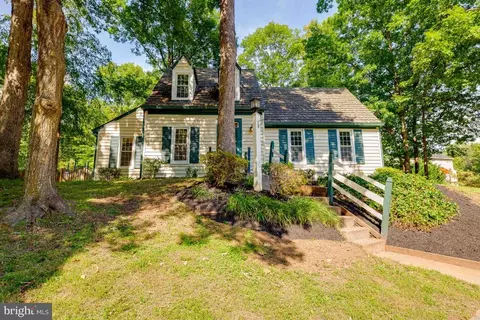 15465 Golf Club Dr, Dumfries, VA 22025