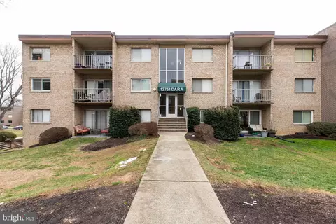 12751 Dara Dr #202, Woodbridge, VA 22192