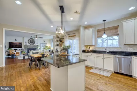 Kitchen - 18452 Kerill Rd, Triangle, VA 22172 photo 1 of 6