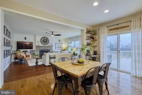 Dining - 18452 Kerill Rd, Triangle, VA 22172 photo 3 of 5
